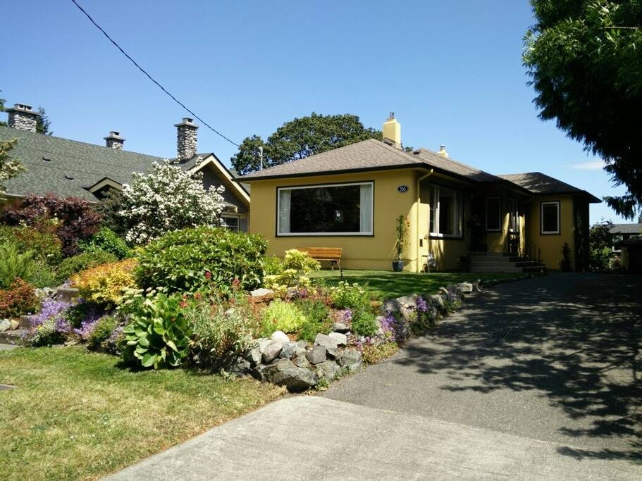 View from the street - space for 3 or 4 cars on the driveway