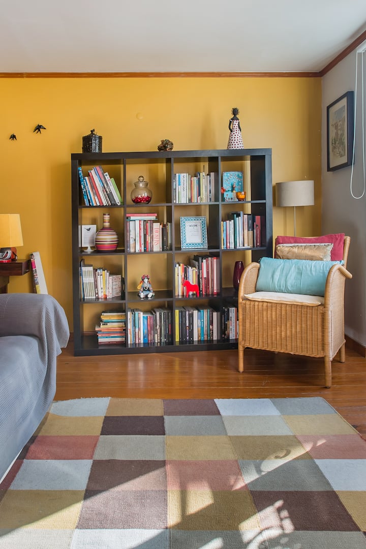 Du hast Bücher in verschiedenen Sprachen über Lissabon für Erwachsene und Kinder zu deiner Verfügung!