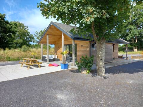 Adorable quiet cabin with log burner.