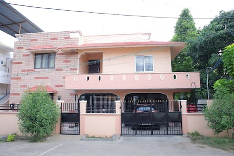 RR Nest-Peaceful 2BHK first floor-Near Airport