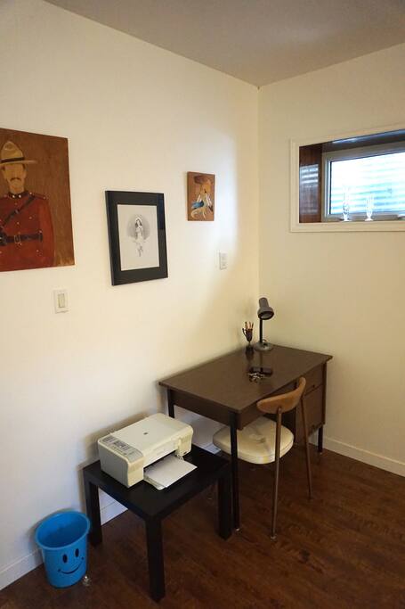 Office space including complimentary printing, paper, pens.