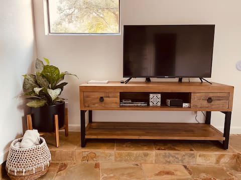 Top Airbnb: #2 Cottage Austin Hill Country Cute and Peaceful in Dripping Springs