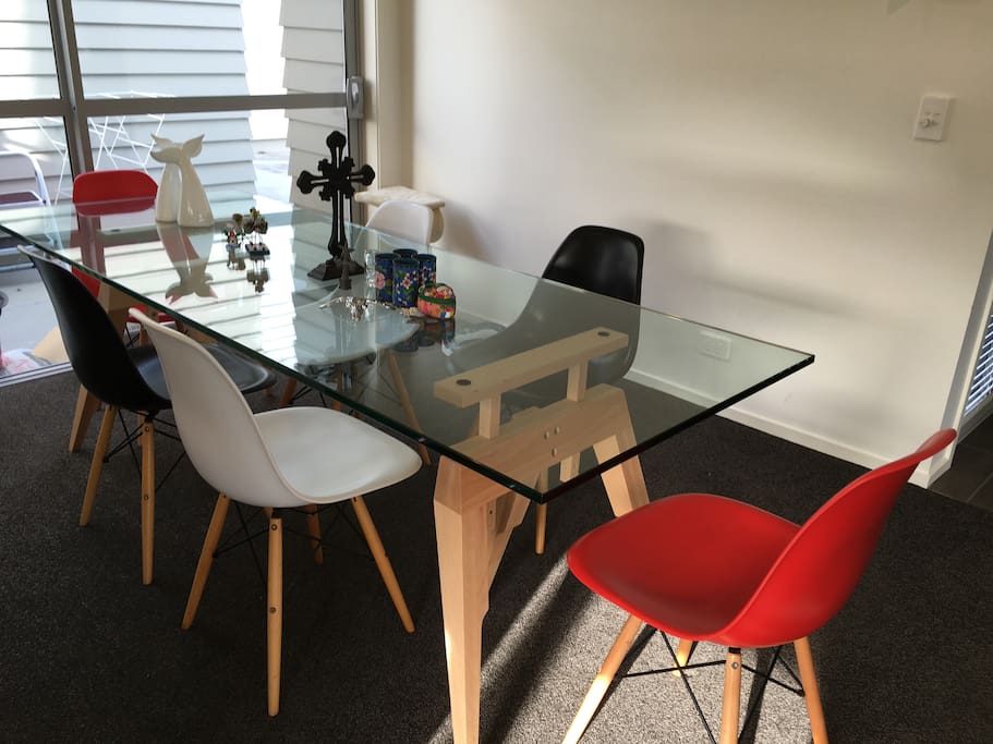 Dining for 6 or more guests