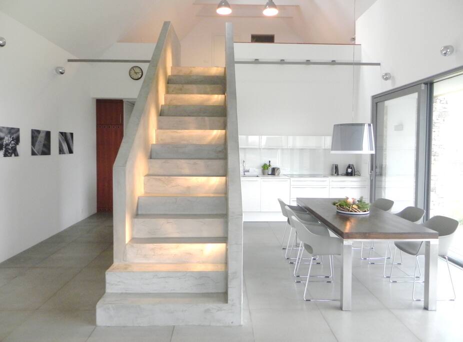 Spacious & modern