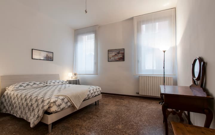 غرفة النوم الرئيسية المزدوجة