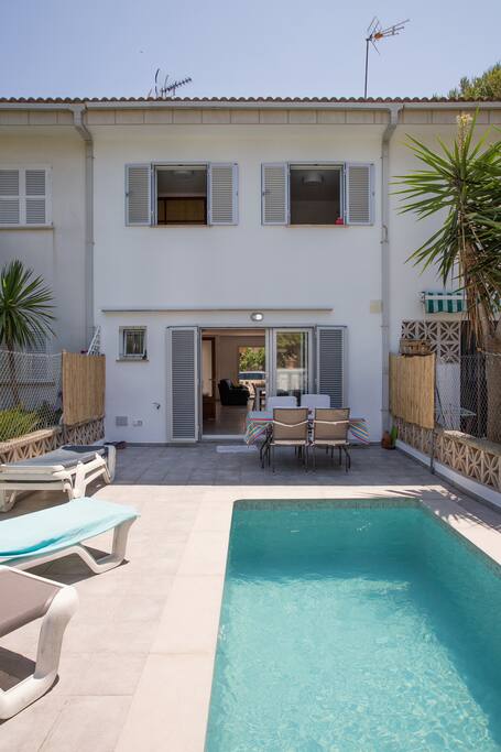 Back terrace with private pool, outdoor dining area and solarium.