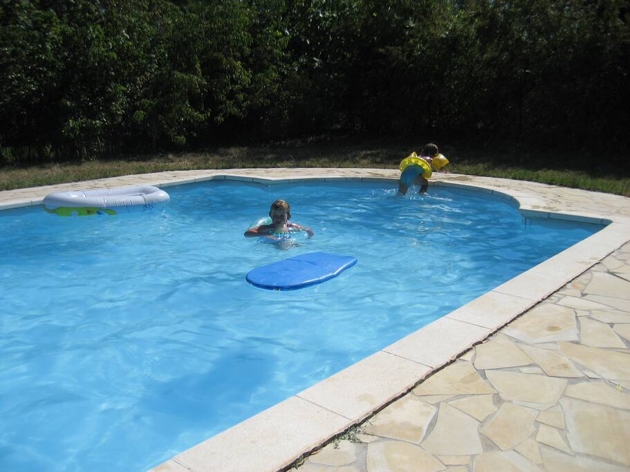Piscine 9m/4m clôturée