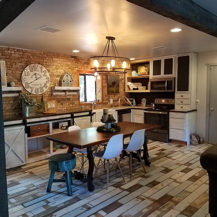 Interior Designer Farm-style Living In The Pines - Arizona
