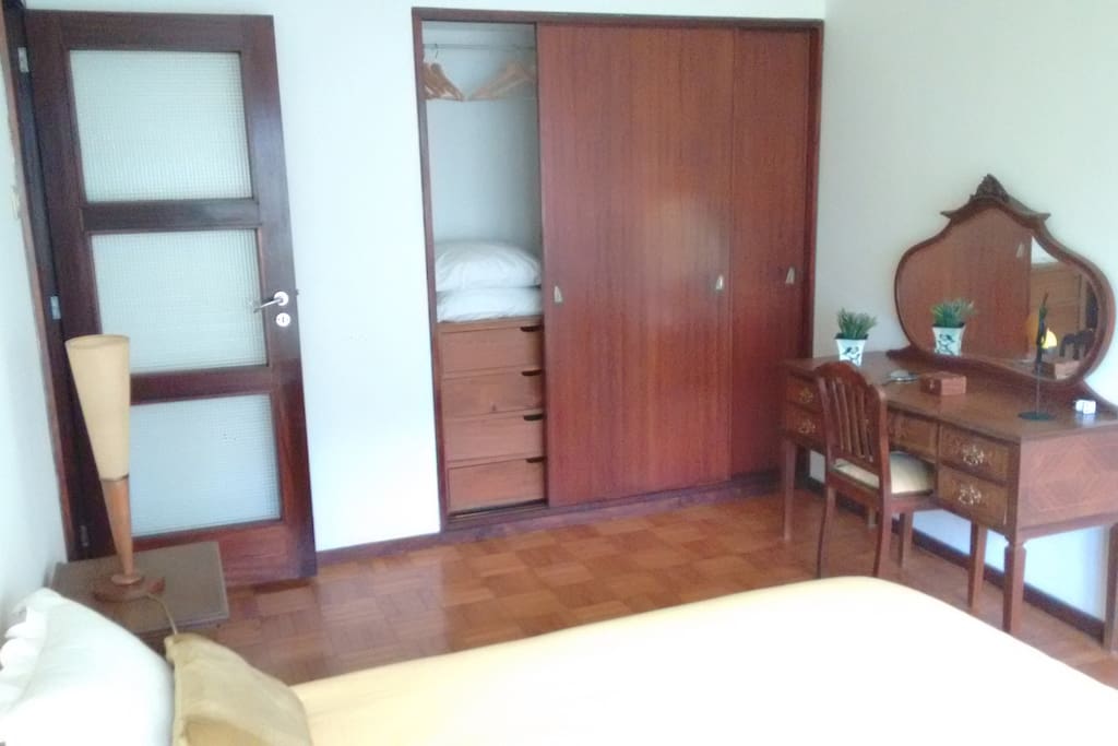 Room 1 / Quarto 1