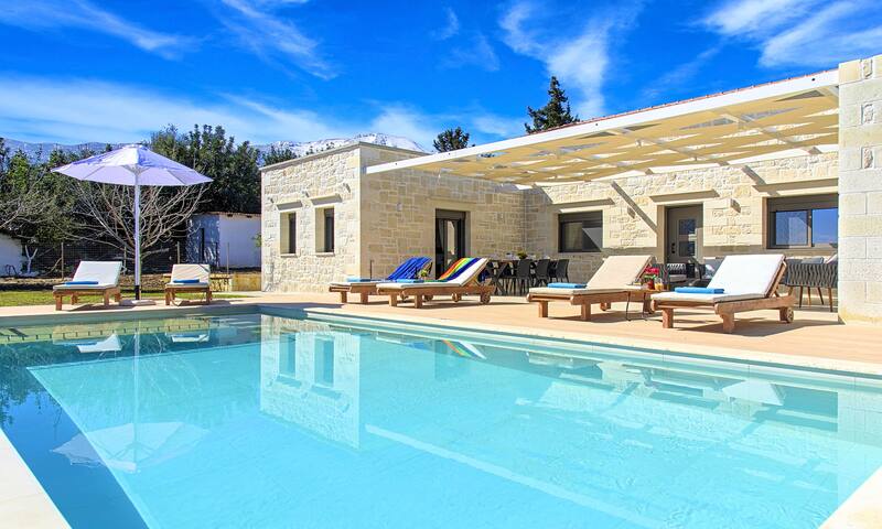 Orientem Villa Heated Pool gallery image 4