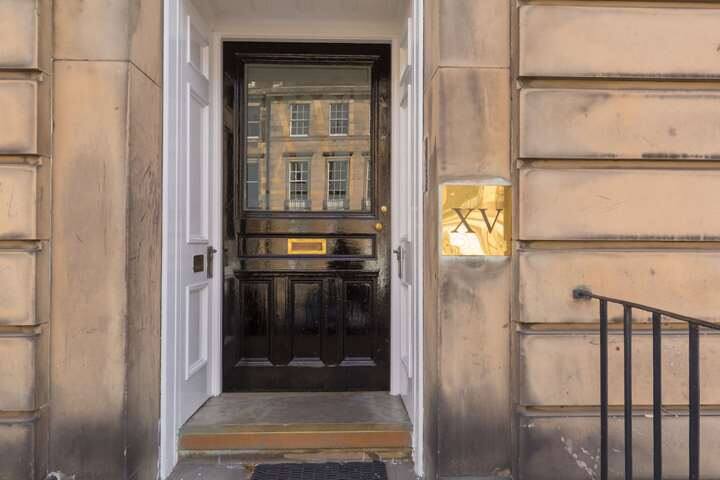 4 bed Georgian town house with lovely garden gallery image 4