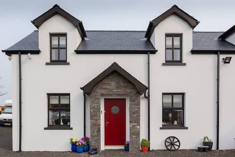 Portrush Cottage with a View
