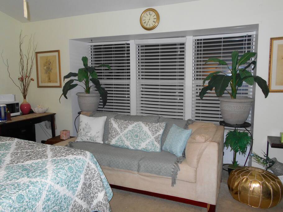 BEDROOM COUCH