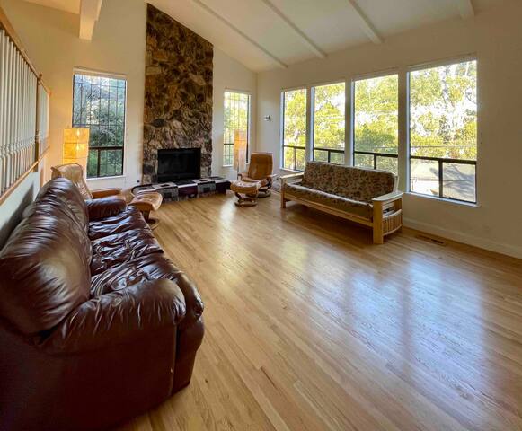 Spacious Comfy Renovated 4BR, quiet neighborhood gallery image 2