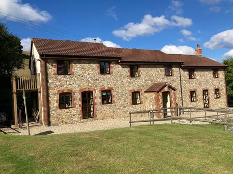 The Mill House - spacious home in Dorset hills