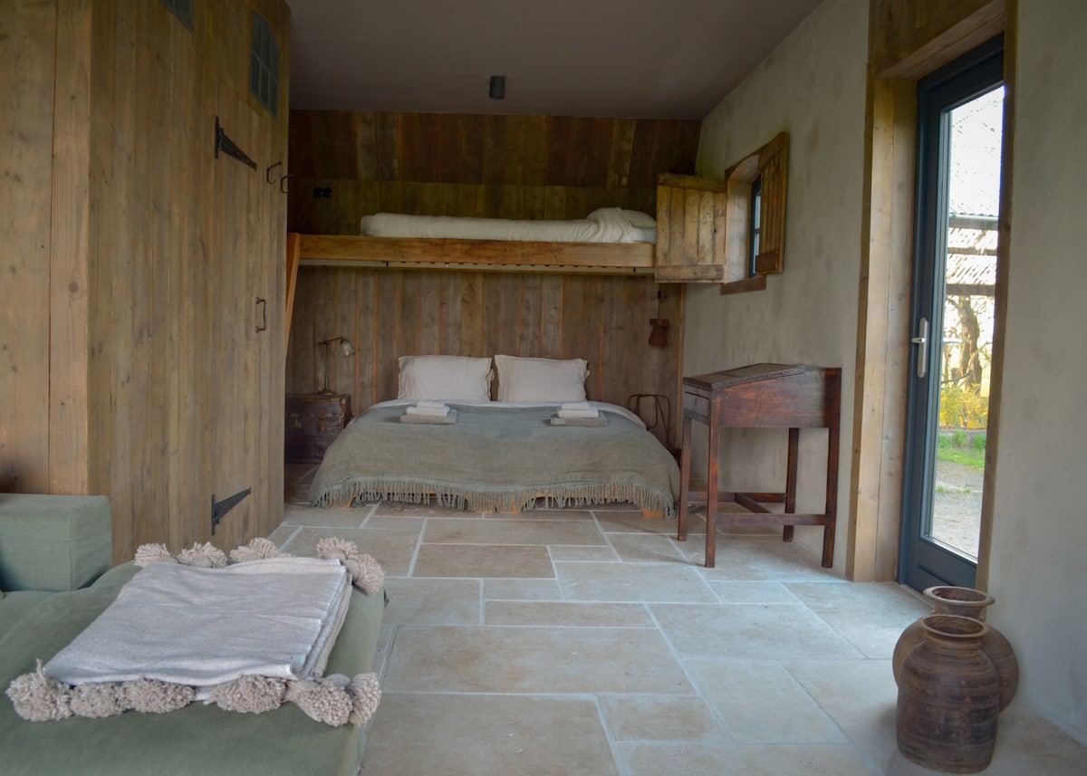 Guest room 4
The king sized bed can also be made up as two single beds. Together with the bunk bed it sleeps three.  Private bathroom.