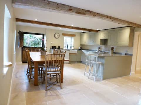 Stunning listed stable conversion, Wiltshire