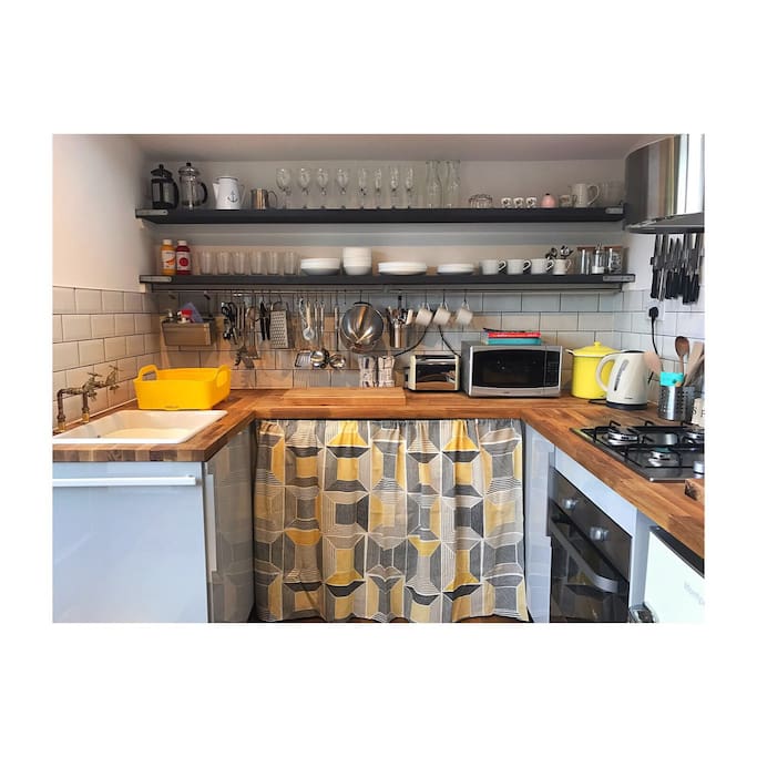 A fully equipped kitchen set up by a chef!