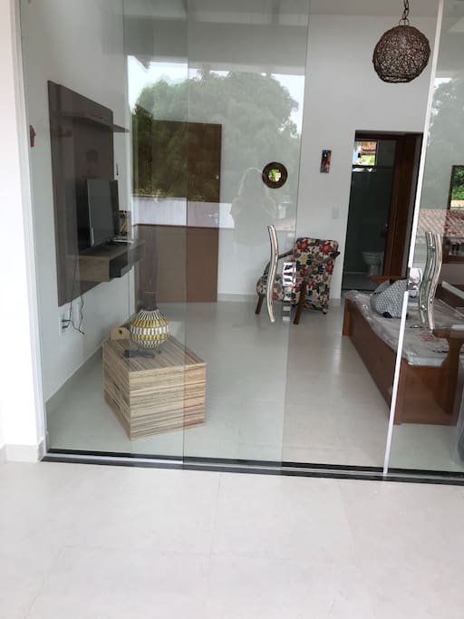 Sala para relaxar e assistir a uma boa TV.