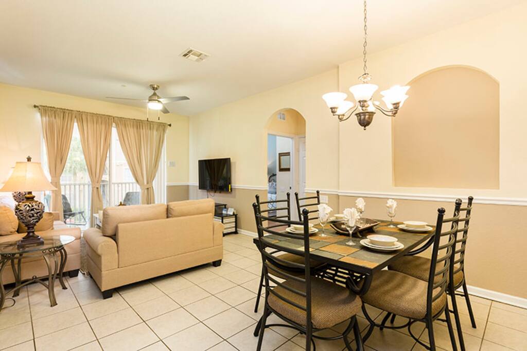 Dining area seats 5