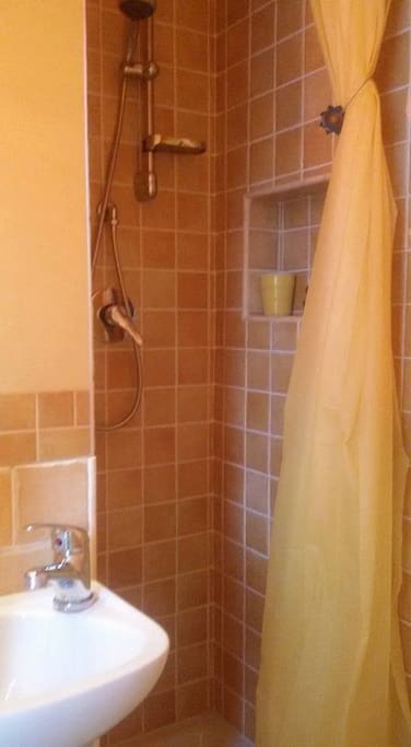 Bagno con doccia