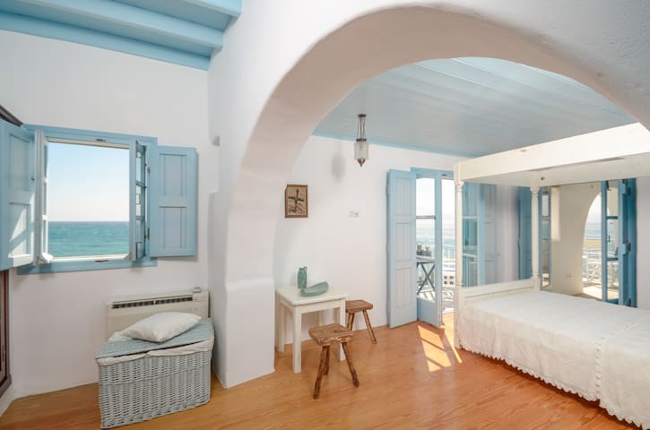 Unique Beachfront Cycladic Villa @ Agios Prokopios gallery image 2