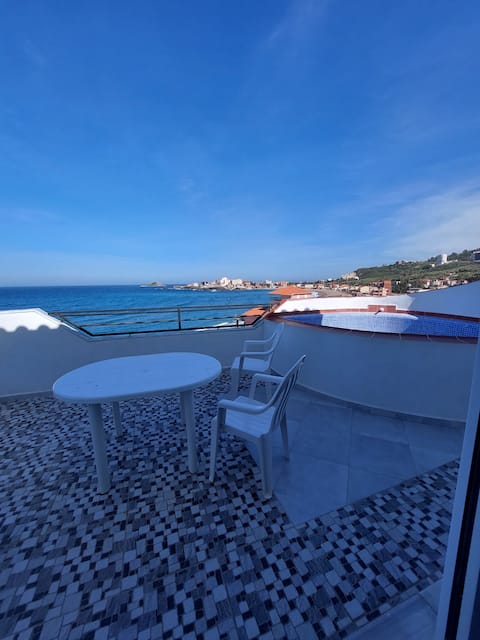 Eden House seaside accommodation (penthouse)