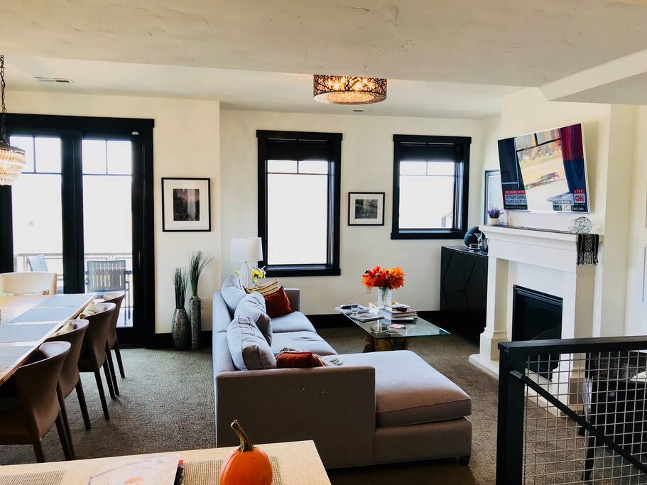 Living/Dining Area