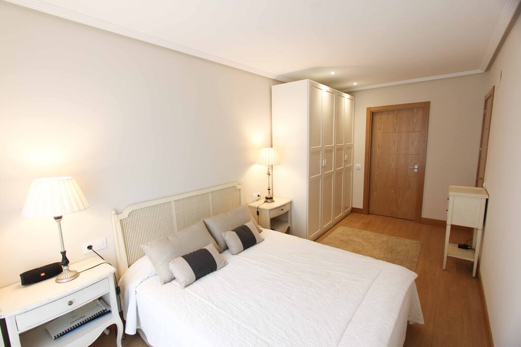 Habitación principal con baño incorporada