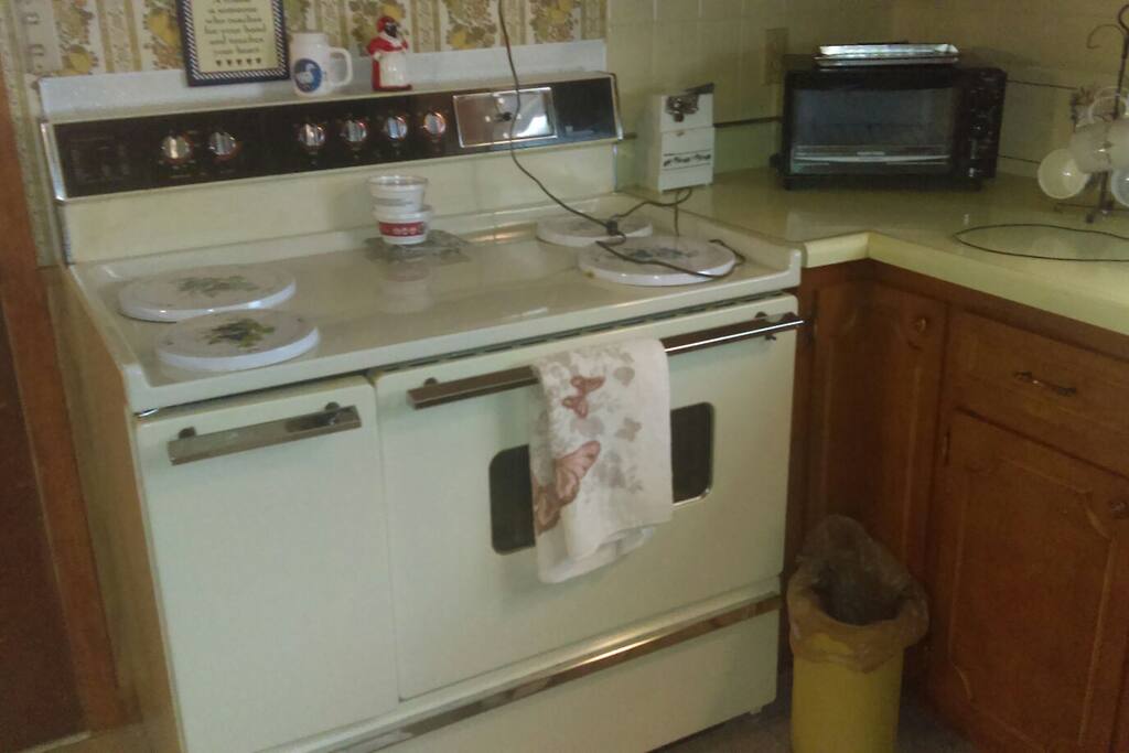 Great country kitchen.