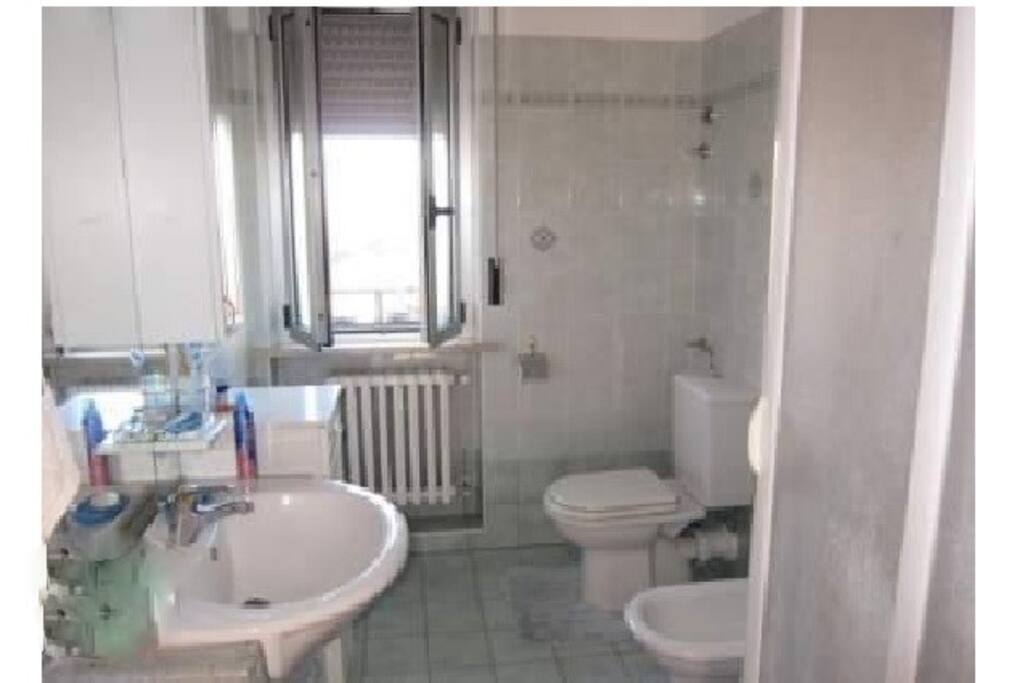 Bagno normale con lavatrice