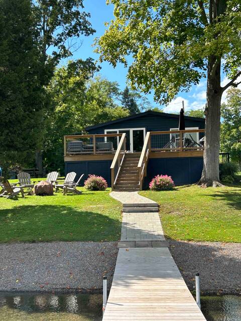Gorgeous Newly Renovated Waterfront Cabin