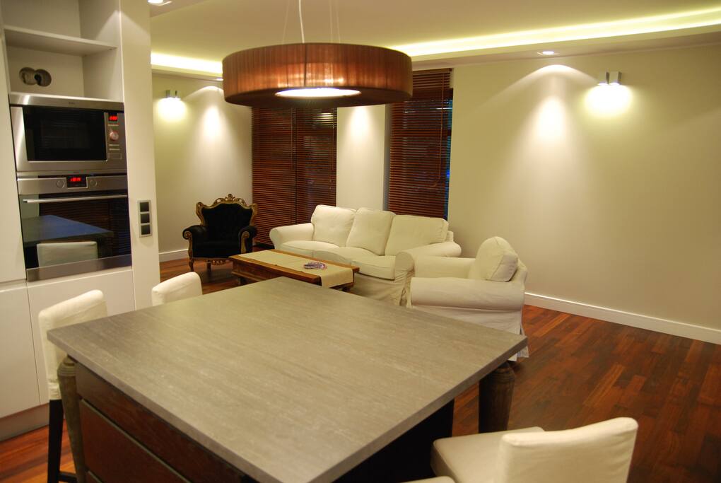 Salon z anekesem