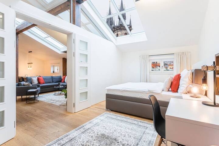 3BR 2,5bath LOFT Jacuzzi Fireplace OLD TOWN sq gallery image 3