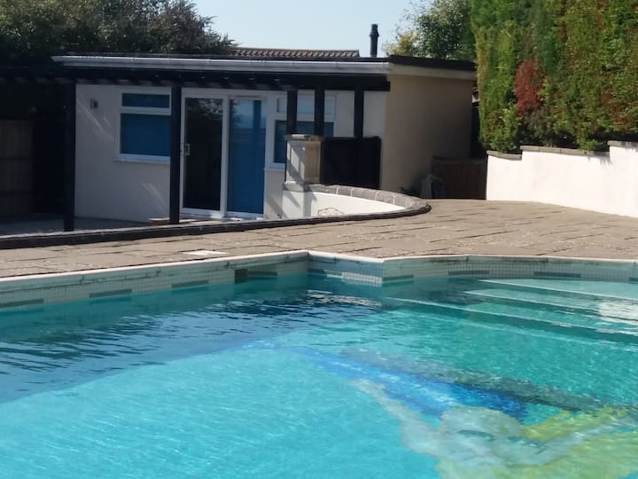 The Big Boutique Beach Hut - with pool