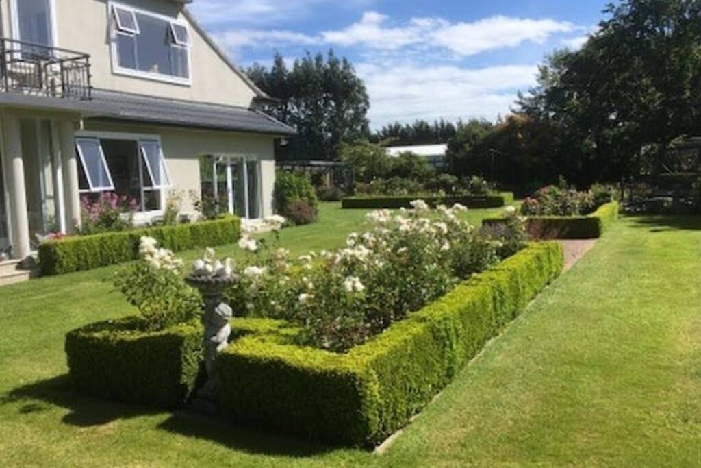 Art Deco house and garden