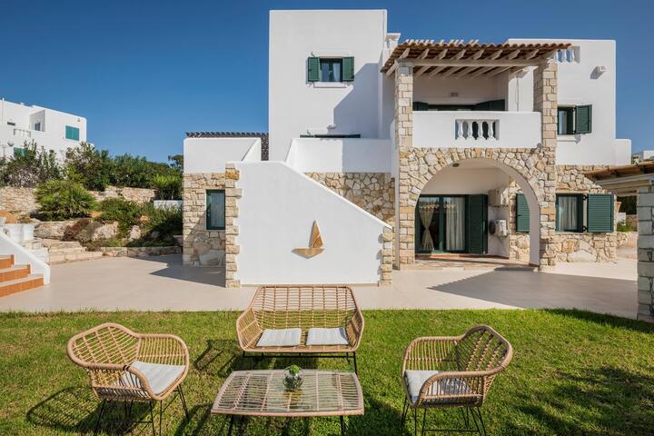 Luxury villa near Beach, with Private Pool & Views gallery image 3