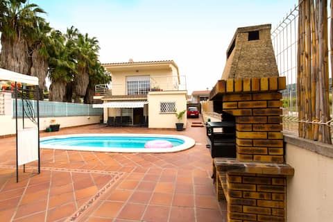 House with private swimmingpool
