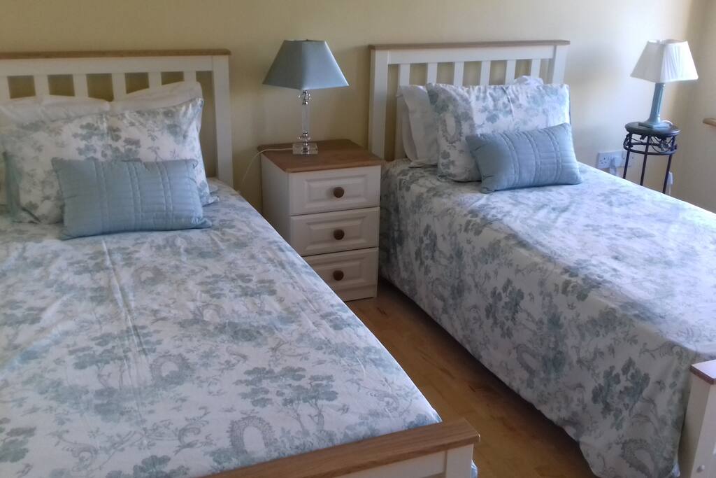 2 single beds