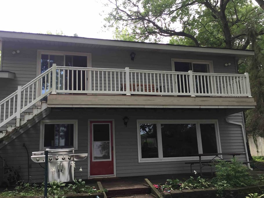 This side of the house faces the lake. Picnic table and grill available for guest use. The house is approximately 1800 square feet with three bedrooms, living room, kitchen, dining and 1.5 bathrooms. Guests can use the one car attached garage.