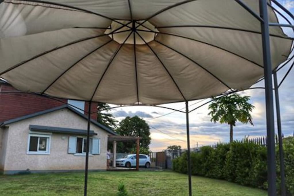 Ne craignez plus le soleil, RunKaz vous offre un kiosque privé!