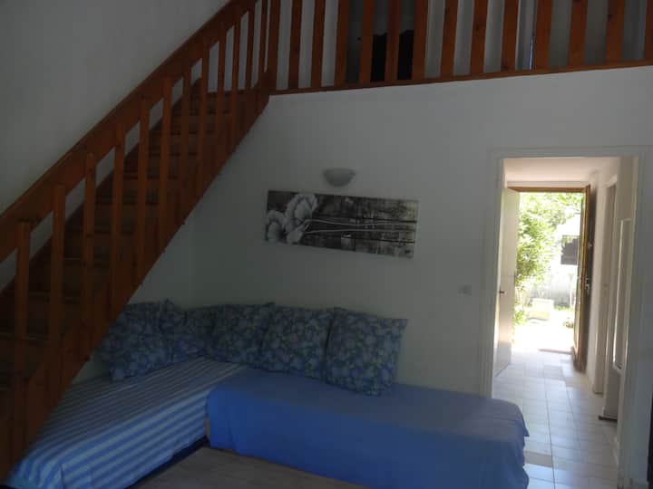 nappali teakonyhával  