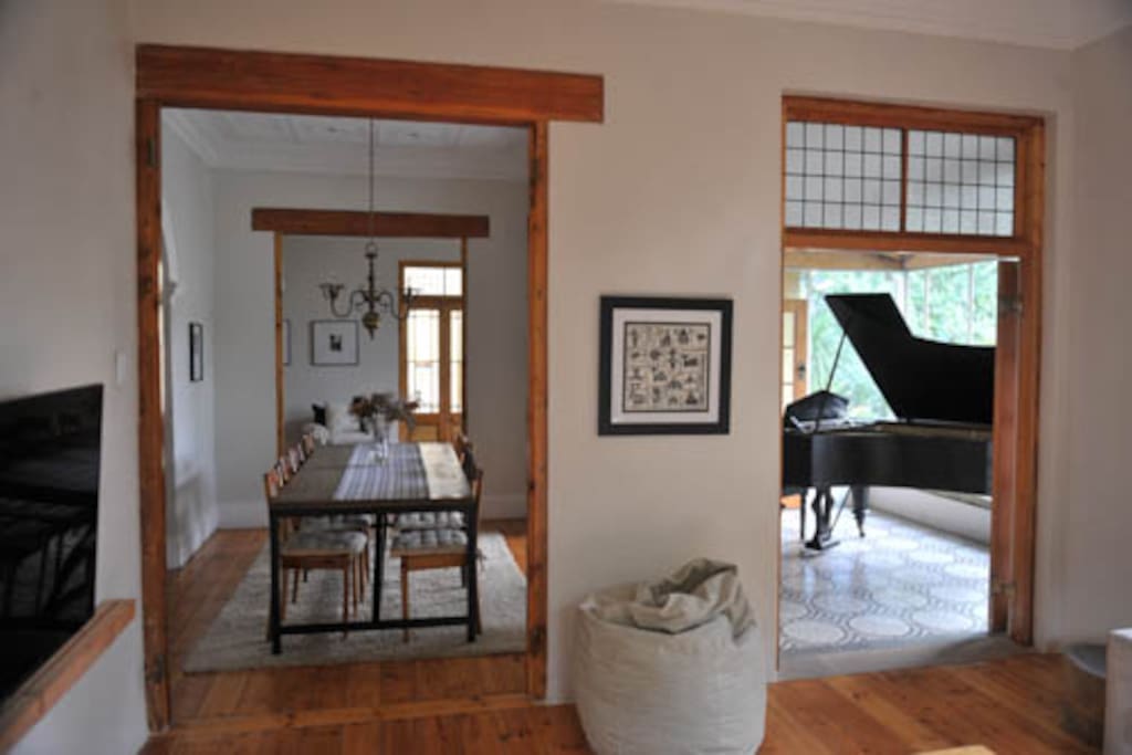 Grand Piano/Dining room