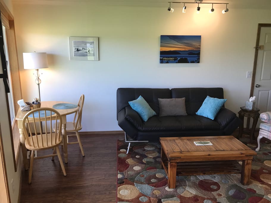 Small breakfast table and sitting area