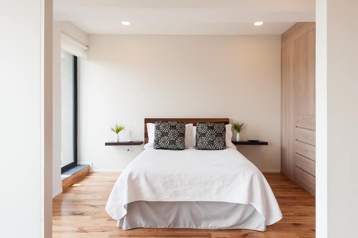 Кревет во целосна големина. Многу цврст . 0,74 x 0,53 инчи