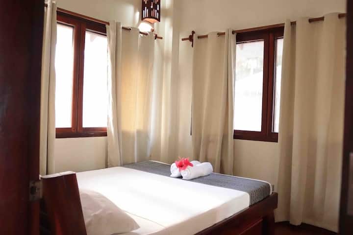    Спалня номер 2, двойно легло и климатизирана стая.