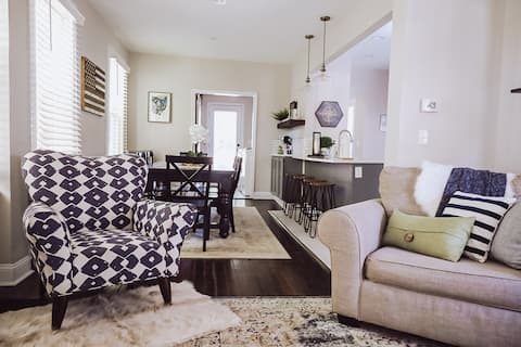 Top Airbnb: Newly Renovated Historic Home, Mins from Downtown in East Walnut Hills
