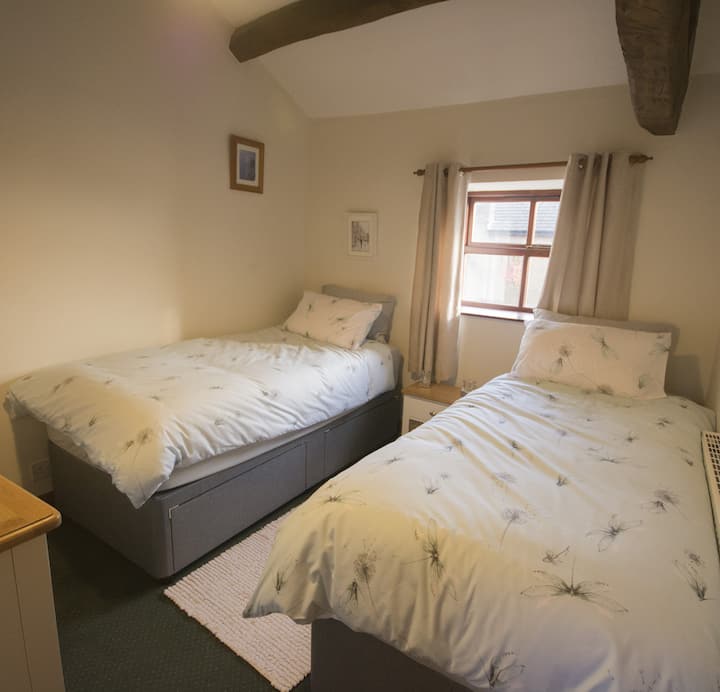 חדר עם שתי מיטות יחיד