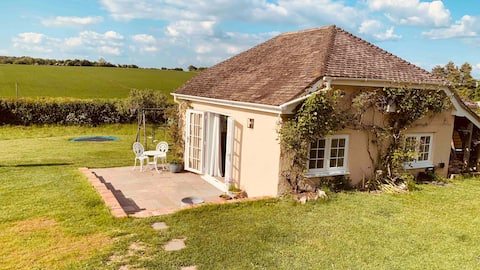 Garden Guest Suite close to Stockbridge
