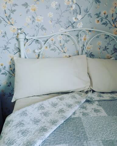 Cosy room in quiet cul de sac